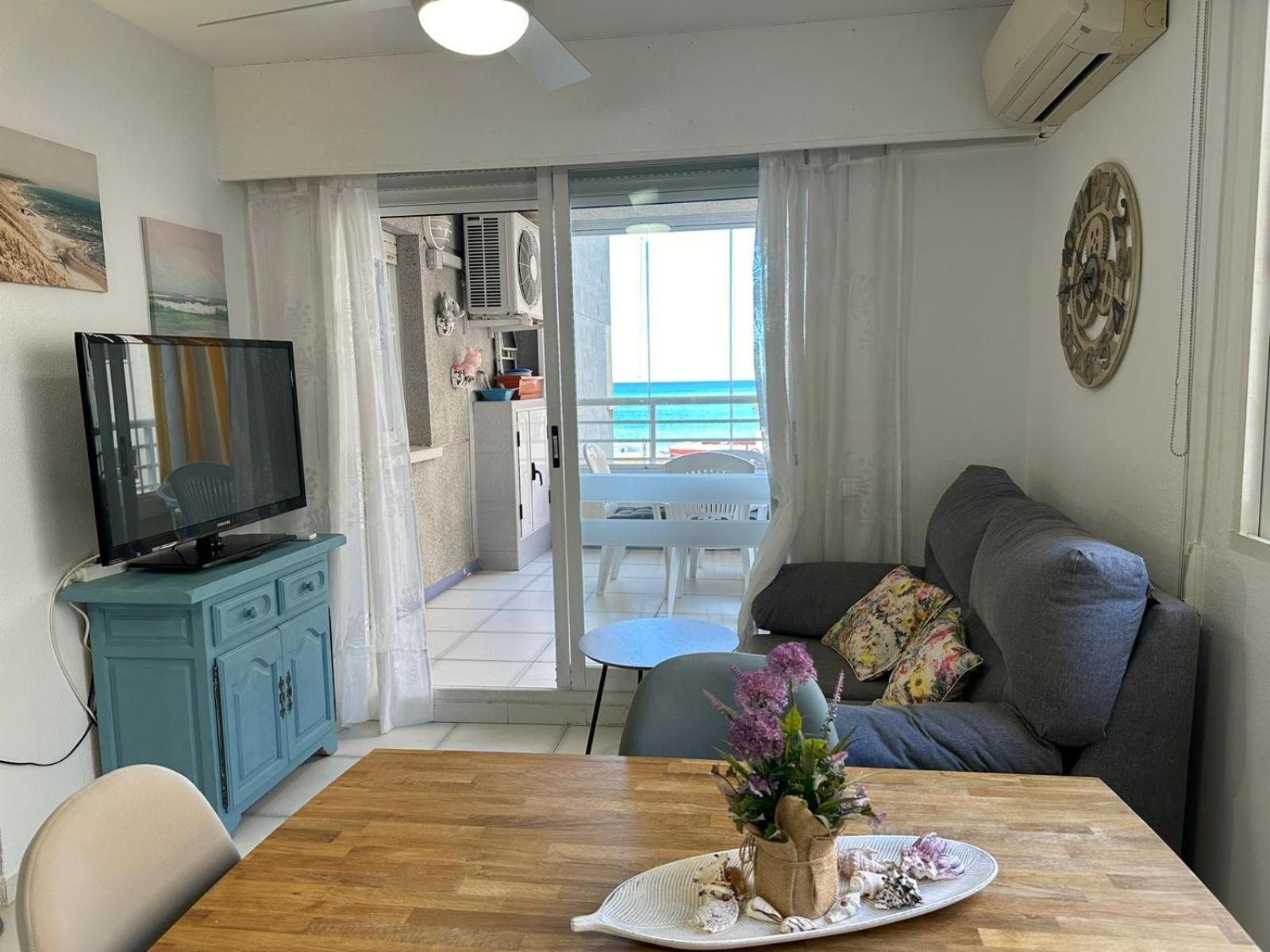 Apartment On The Beach With Parking And Pool كاليبي المظهر الخارجي الصورة
